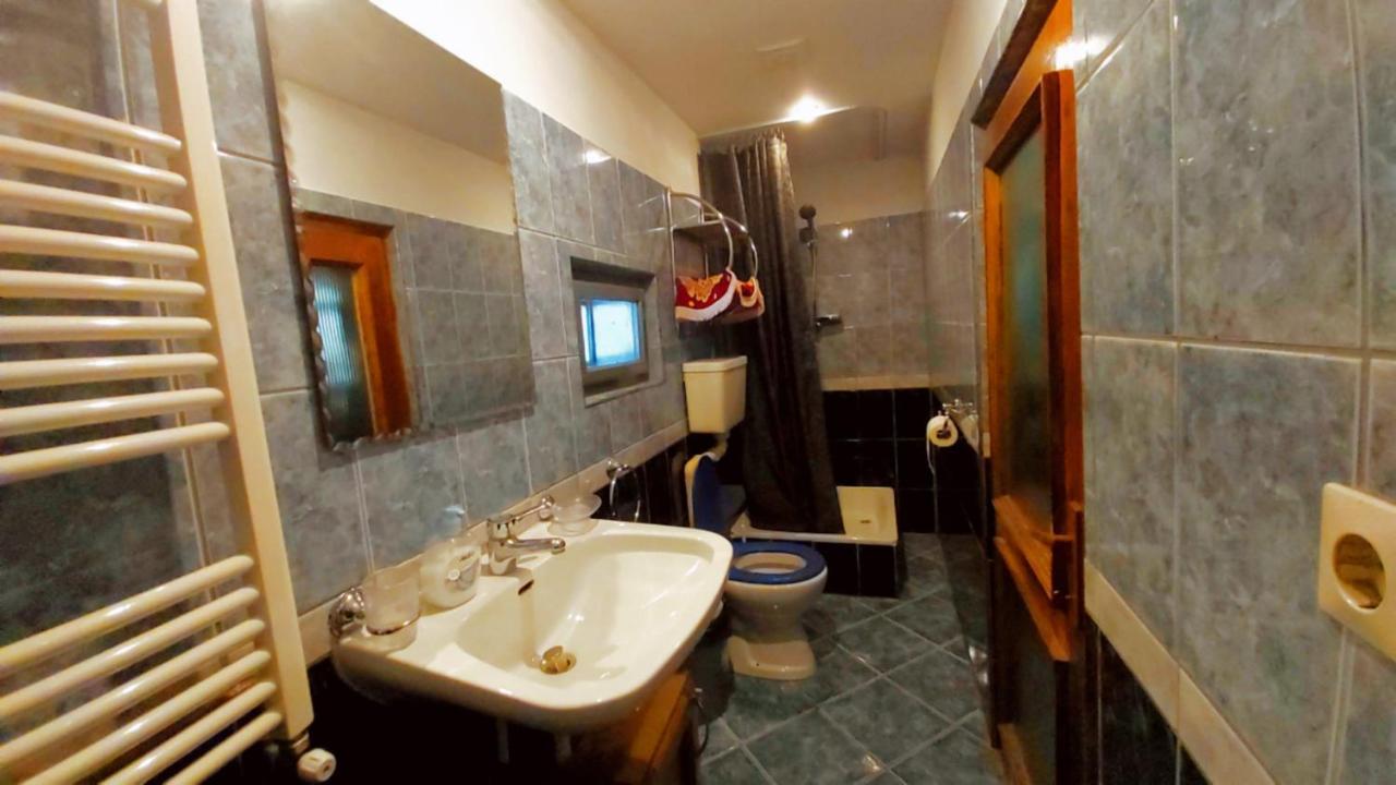 Hotel Casa Toth Din Tipterai Vişeu de Sus Exterior foto